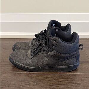 Nike grey court borough mid sneaker size 11